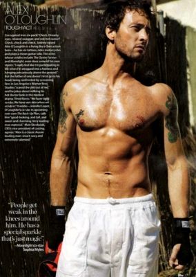 Alex oloughlin est il celibataire
